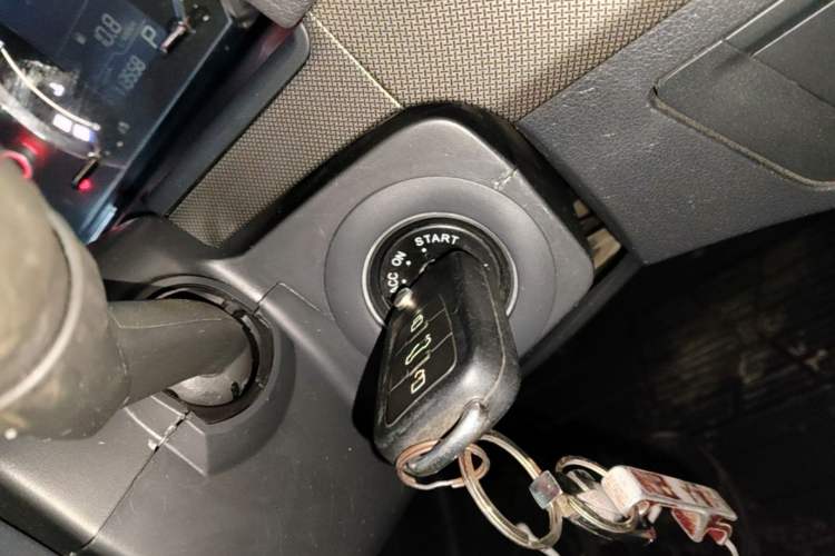 Used Roewe 350 2014 1.5T Automatic Jingyi Edition Interior 1