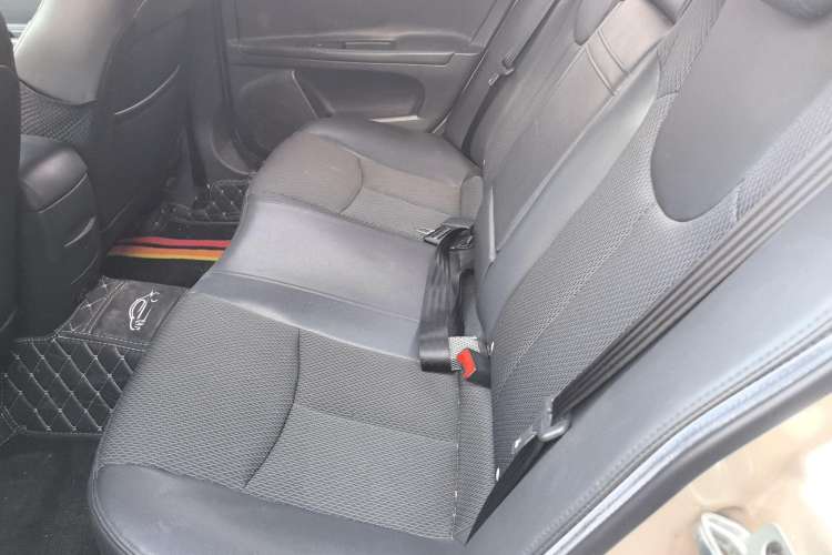 Used Roewe 350 2014 1.5L Manual Swift Edition Interior 1