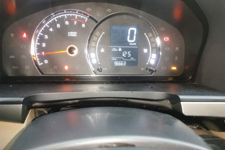 Used Roewe 350 2014 1.5L Manual Xunchi Edition Odometer Close Up