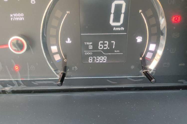 Used Roewe 350 2014 1.5L Manual Swift Edition Odometer Close Up
