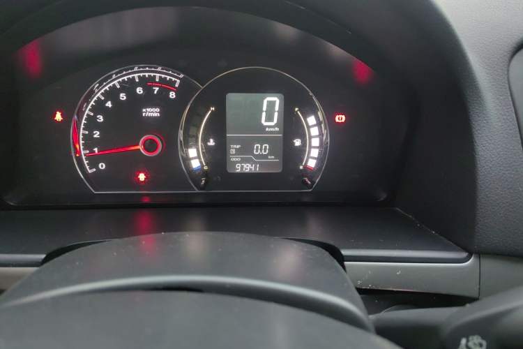 Used Roewe 350 2014 1.5L Manual Xunchi Edition Odometer Close Up
