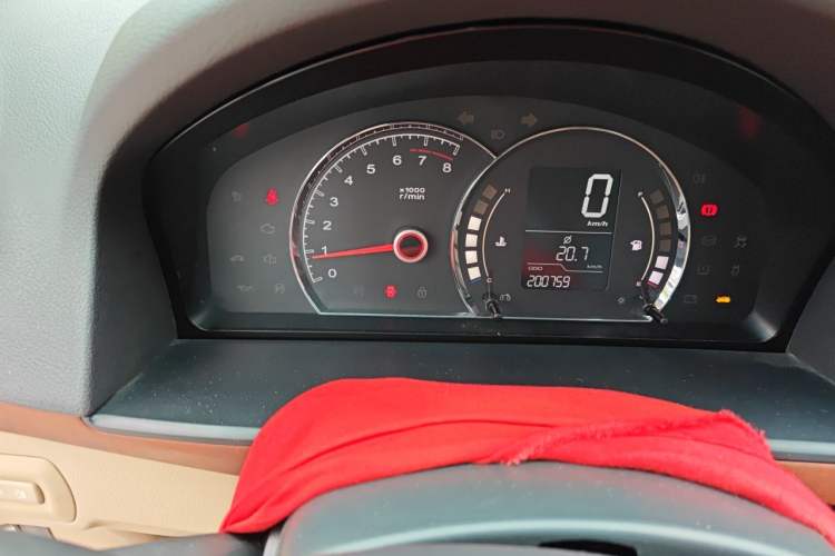 Used Roewe 350 2014 1.5L Manual Swift Edition Odometer Close Up
