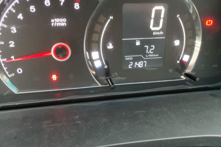 Used Roewe 350 2014 1.5L Manual Swift Edition Odometer Close Up