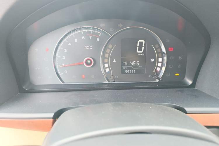 Used Roewe 350 2014 1.5L Manual Swift Edition Odometer Close Up
