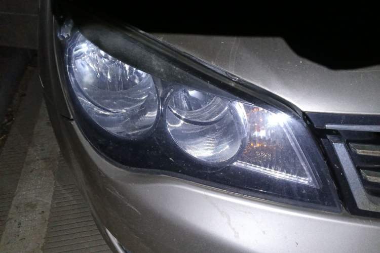 Used Roewe 350 2014 1.5L Automatic Xunda Edition Right Front Headlight