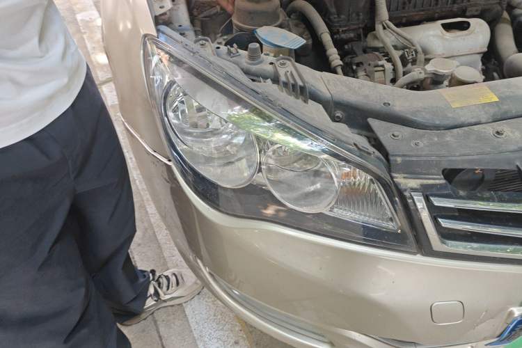 Used Roewe 350 2014 1.5L Automatic Xunyue Version Right Front Headlight