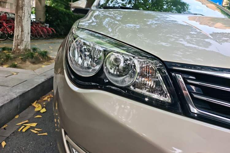 Used Roewe 350 2014 1.5L Automatic Xunyue Version Right Front Headlight
