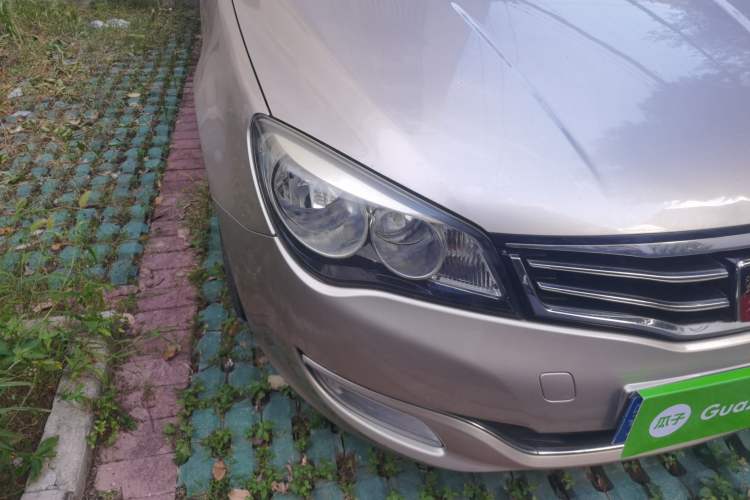 Used Roewe 350 2014 1.5L Automatic Xunyue Version Right Front Headlight