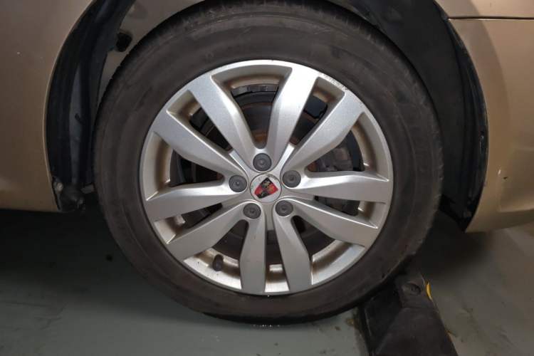 Used Roewe 350 2014 1.5L Automatic Xunyue Version Right Front Wheel Hub