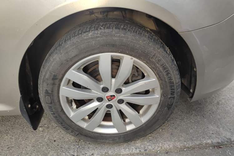Used Roewe 350 2014 1.5L Manual Swift Edition Right Front Wheel Hub