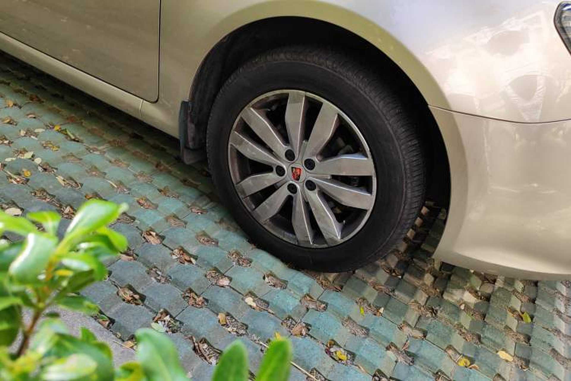 Used Roewe 350 2014 1.5L Manual Xunchi Edition Right Front Wheel Hub