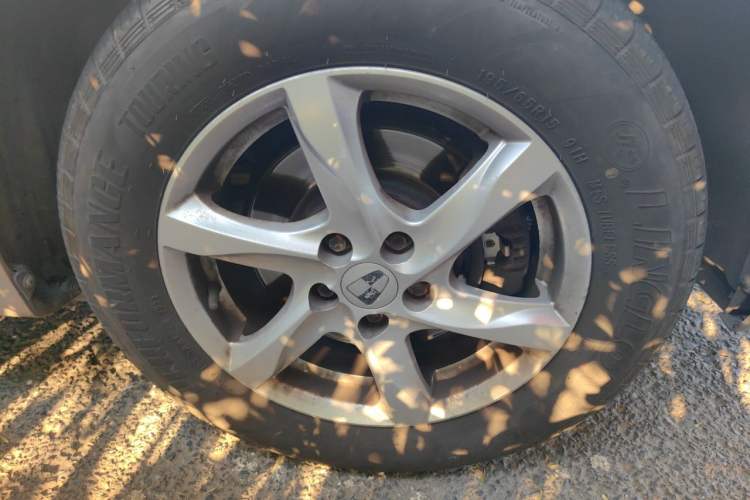 Used Roewe 350 2014 1.5L Automatic Xunda Edition Right Front Wheel Hub
