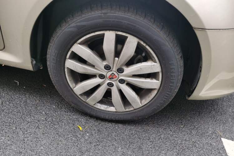 Used Roewe 350 2014 1.5L Manual Swift Edition Right Front Wheel Hub