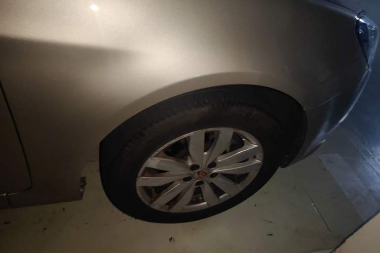 Used Roewe 350 2014 1.5L Automatic Xunyue Version Right Front Wheel Hub
