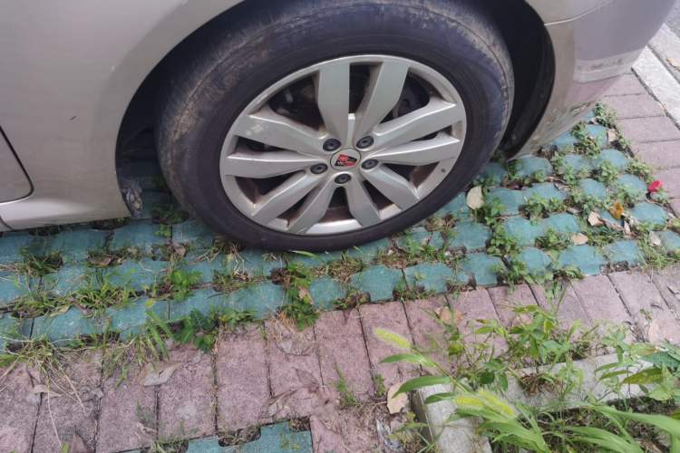 Used Roewe 350 2014 1.5L Automatic Xunyue Version Right Front Wheel Hub