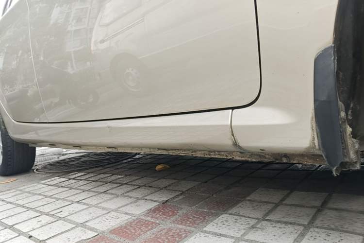 Used Roewe 350 2014 1.5L Automatic Xunyue Version Right Side Sill