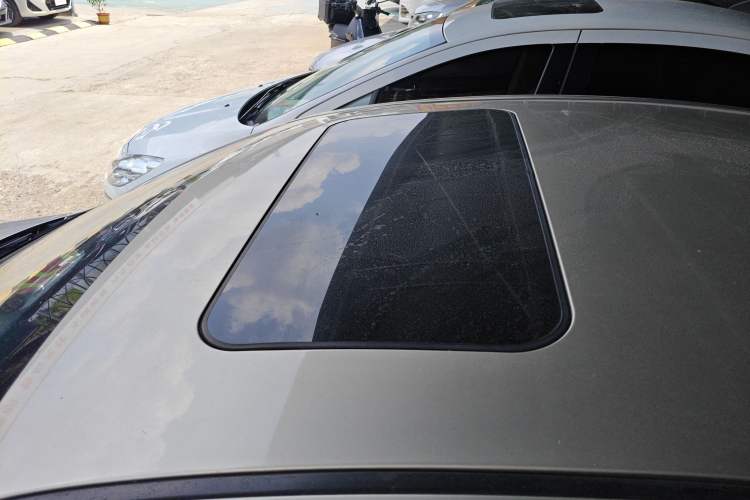 Used Roewe 350 2014 1.5L Automatic Xunyue Version Roof