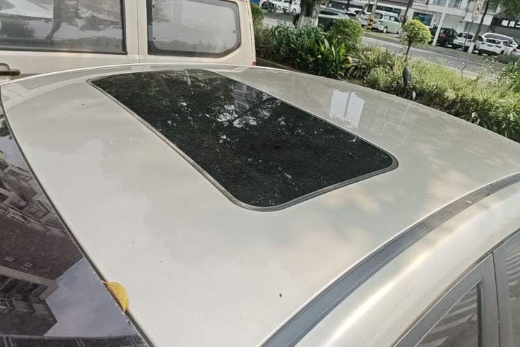 Used Roewe 350 2014 1.5L Automatic Xunyue Version Roof