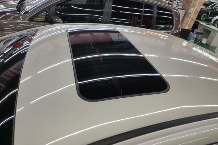 Used Roewe 350 2014 1.5L Automatic Xunyue Version Roof