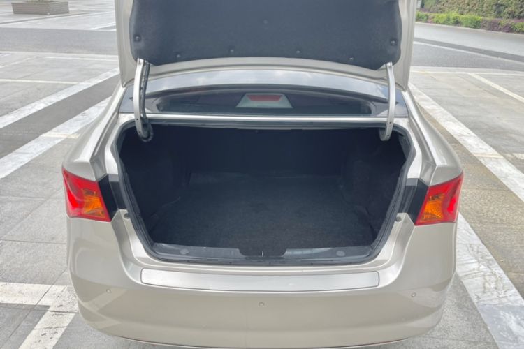 Used Roewe 350 2014 1.5T Automatic Jingyi Edition Trunk