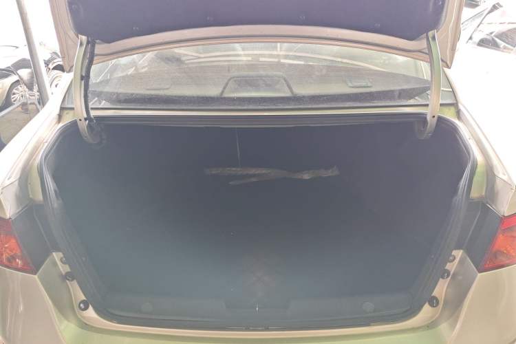 Used Roewe 350 2014 1.5L Automatic Xunyue Version Trunk