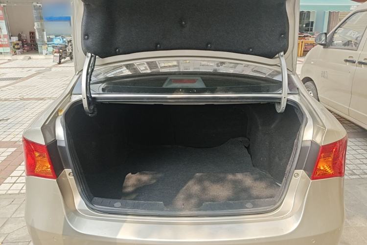 Used Roewe 350 2014 1.5L Automatic Xunyue Version Trunk