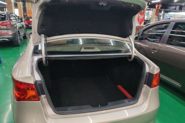 Used Roewe 350 2014 1.5L Automatic Xunyue Version Trunk