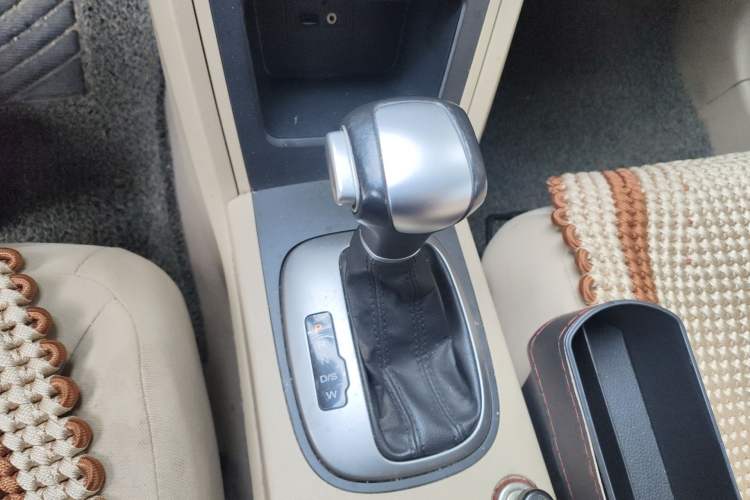 Used Roewe 350 2014 1.5L Automatic Xunda Edition Gear Lever