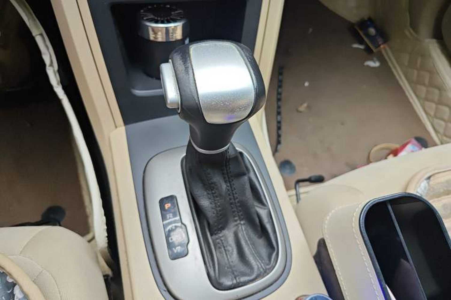 Used Roewe 350 2014 1.5L Automatic Xunda Edition Gear Lever