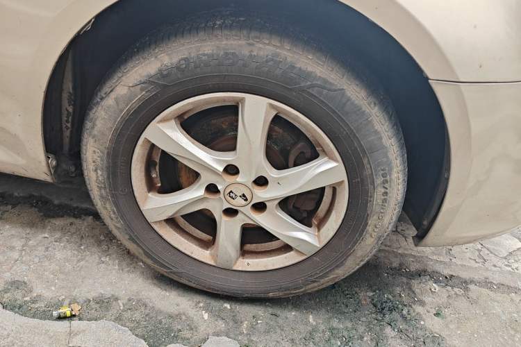 Used Roewe 350 2014 1.5L Automatic Xunda Edition Right Front Wheel Hub