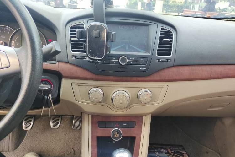 Used Roewe 350 2014 1.5T Manual Jingrui Edition Audio And AC Panel