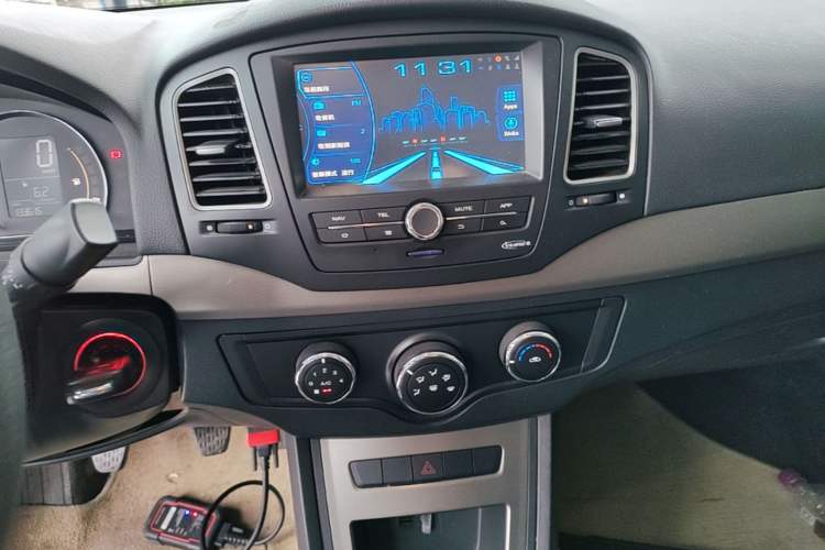 Used Roewe 350 2014 1.5L Manual Swift Edition Audio And AC Panel