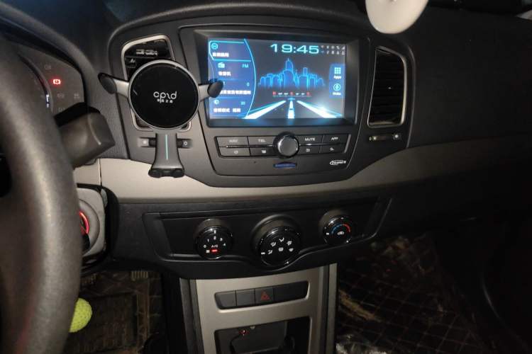 Used Roewe 350 2014 1.5L Manual Swift Edition Audio And AC Panel