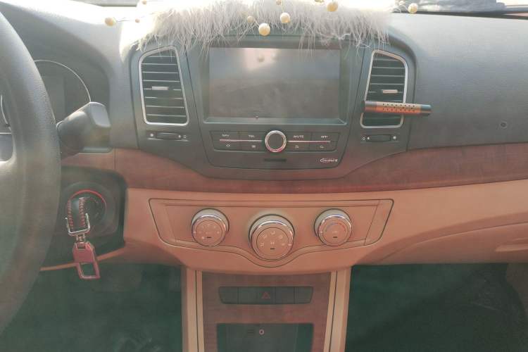 Used Roewe 350 2014 1.5L Automatic Xunyue Version Audio And AC Panel