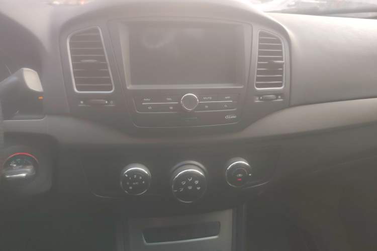 Used Roewe 350 2014 1.5L Automatic Xunyue Version Audio And AC Panel