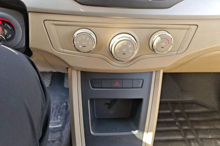 Used Roewe 350 2014 1.5L Manual Xunchi Edition Audio And AC Panel
