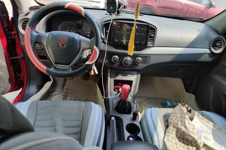 Used Roewe 350 2014 1.5L Manual Xunchi Edition Center Console