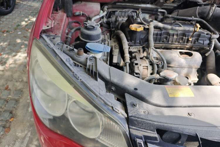Used Roewe 350 2014 1.5L Automatic Xunda Edition Engine Bay Right