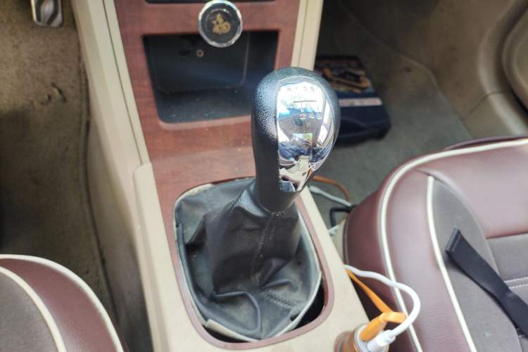 Used Roewe 350 2014 1.5T Manual Jingrui Edition Gear Lever