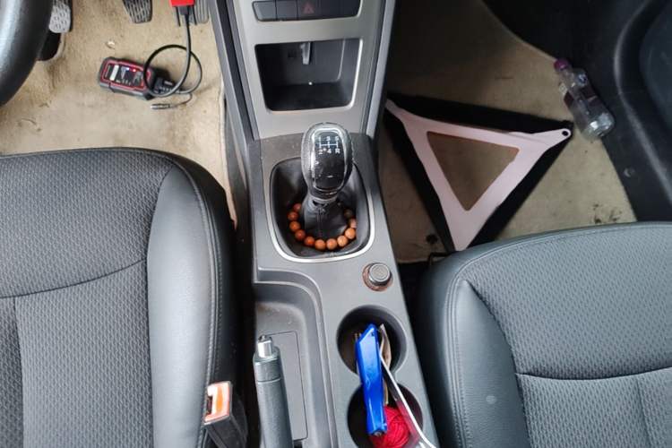 Used Roewe 350 2014 1.5L Manual Swift Edition Gear Lever