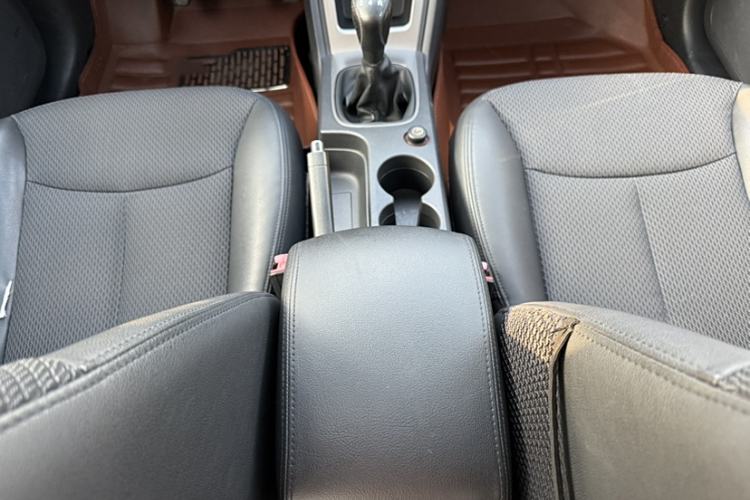 Used Roewe 350 2014 1.5L Manual Swift Edition Gear Lever