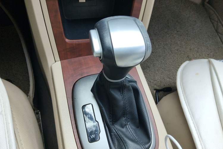 Used Roewe 350 2014 1.5L Automatic Xunyue Version Gear Lever