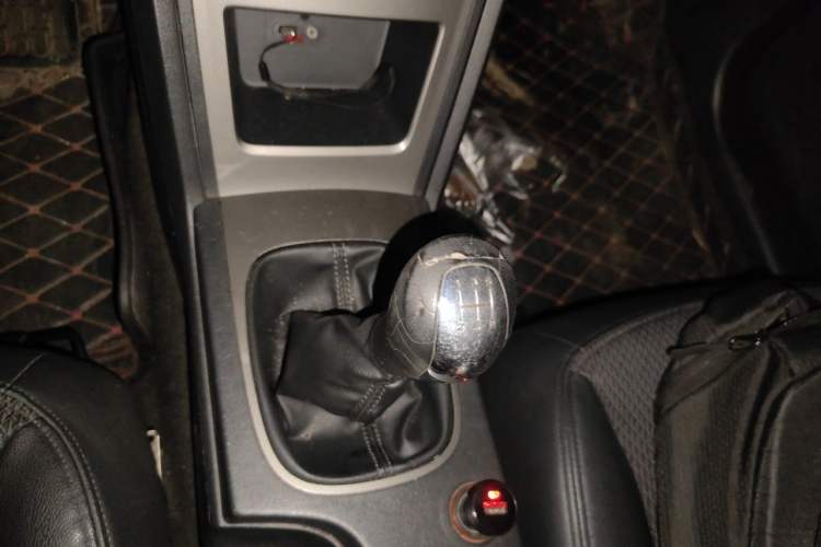 Used Roewe 350 2014 1.5L Manual Swift Edition Gear Lever