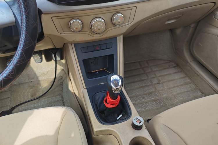 Used Roewe 350 2014 1.5L Manual Xunchi Edition Gear Lever