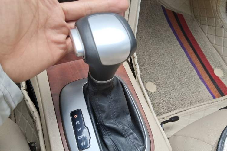 Used Roewe 350 2014 1.5L Automatic Xunyue Version Gear Lever