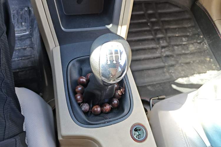 Used Roewe 350 2014 1.5L Manual Xunchi Edition Gear Lever