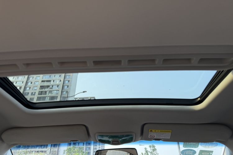 Used Roewe 350 2014 1.5L Manual Swift Edition Interior 2