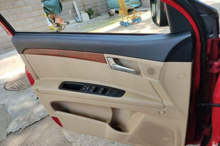Used Roewe 350 2014 1.5L Automatic Xunyue Version Interior 4