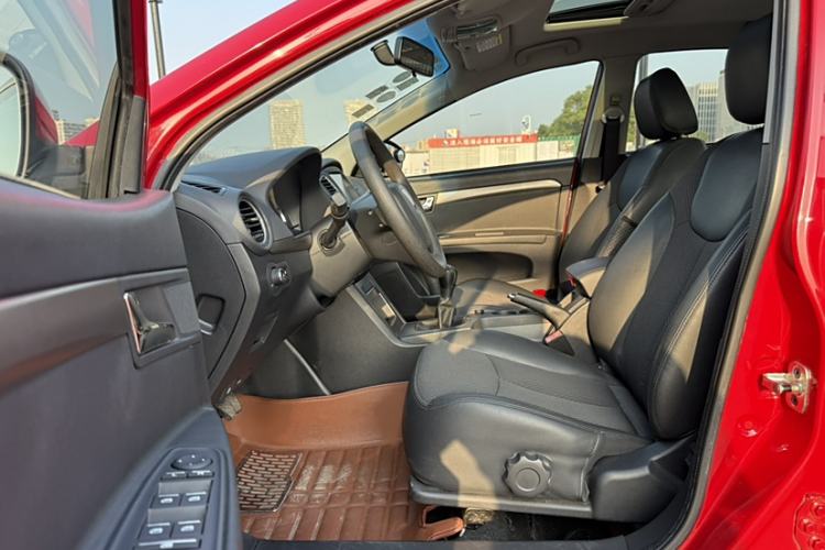 Used Roewe 350 2014 1.5L Manual Swift Edition Interior 4