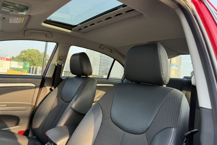 Used Roewe 350 2014 1.5L Manual Swift Edition Interior 5